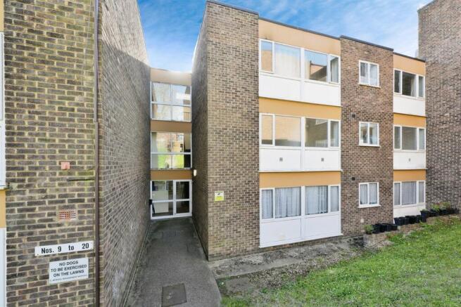 1 bed property, in Hillside, £190,000
