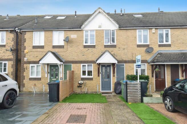2 bed property, in Ellerton Road, £525,000