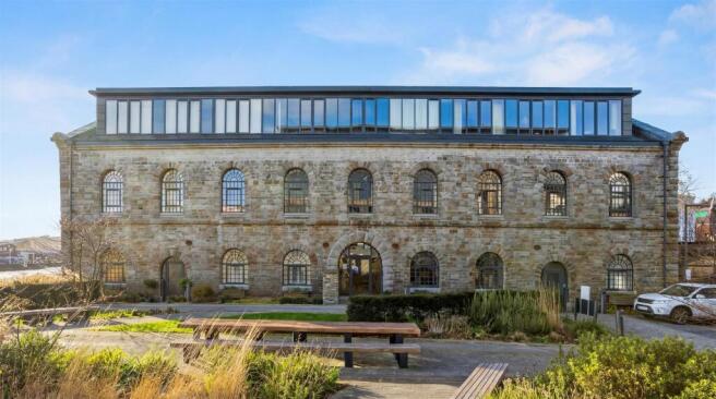 2 bed property, in Oculus House, £625,000