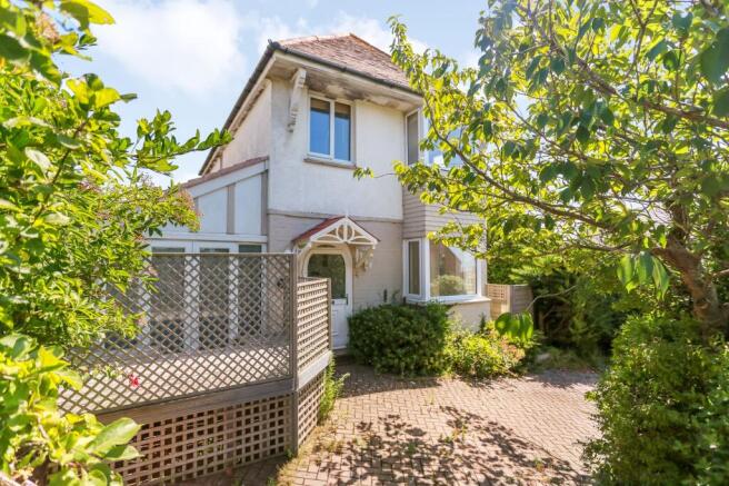 3 bed property, in Channel View Road, £450,000