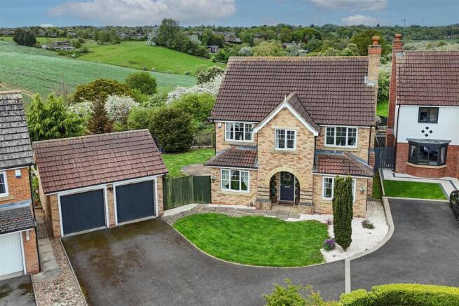 5 bed property, in Caldey Gardens, £475,000