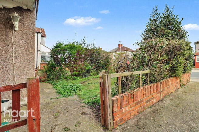 3 bed property, in Crowland Avenue, £515,000