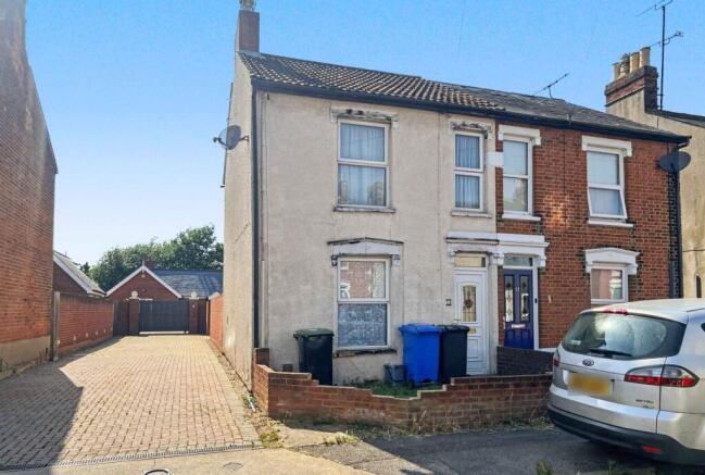 2 bed property, in 14 Levington Road, £100,000