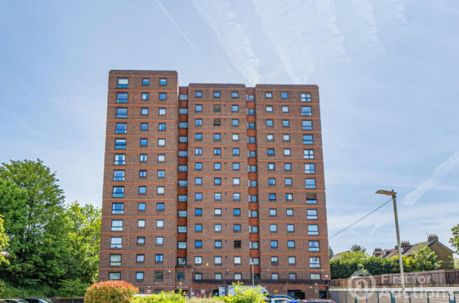 2 bed property, in Rabbs Mill House, £175,000