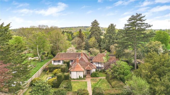 5 bed property, in Hall Place Lane, £1,500,000