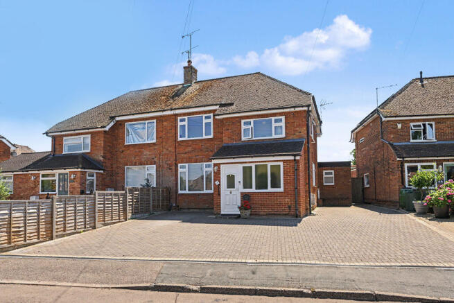 3 bed property, in Meadow Close, £600,000