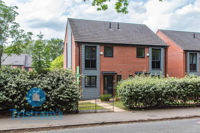 2 bed property, in Bestwood Road, £210,000