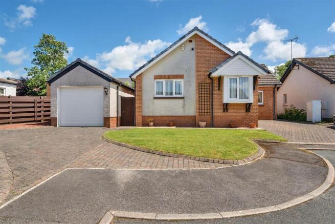 2 bed property, in Buttermere Close, £305,000