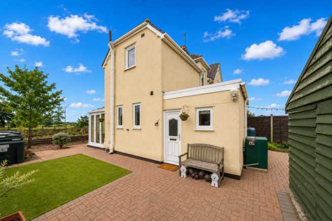 3 bed property, in 5 Gatehouse, £85,000