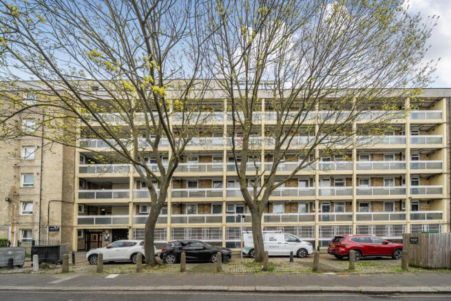 2 bed property, in Flaxman Road, £300,000