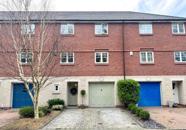 4 bed property, in Scarlett Drive, £360,000