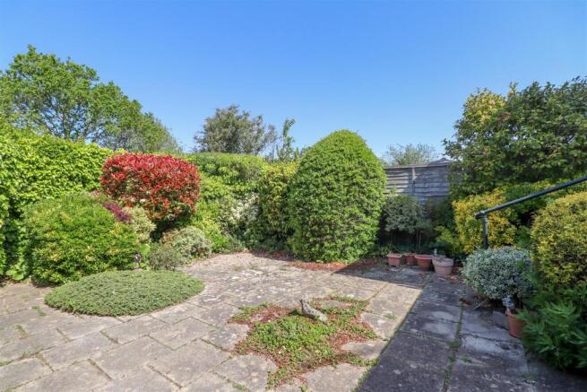 3 bed property, in Treadcroft Drive, £425,000
