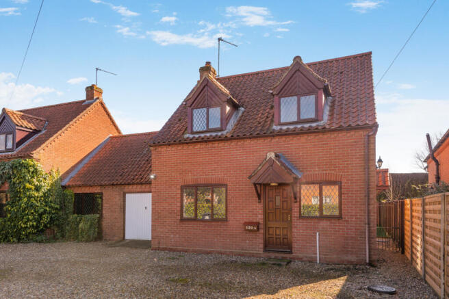 3 bed property, in The Street, £325,000
