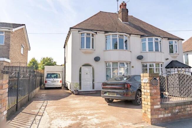 3 bed property, in Stafford Road, £325,000