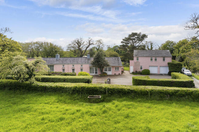 3 bed property, in Close William, £1,100,000