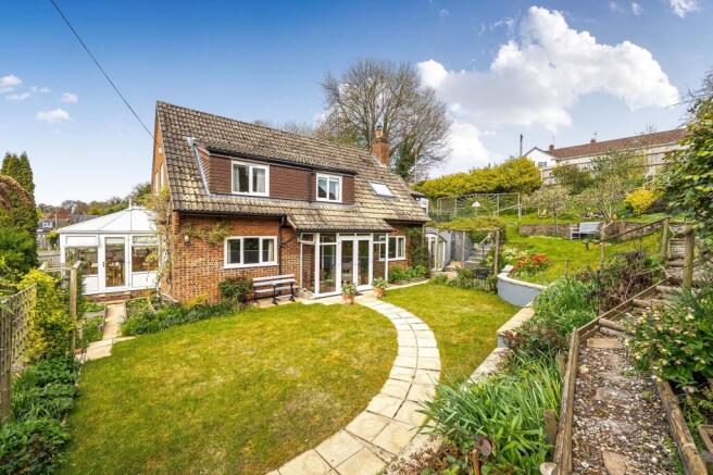 5 bed property, in Furlong Way, £630,000