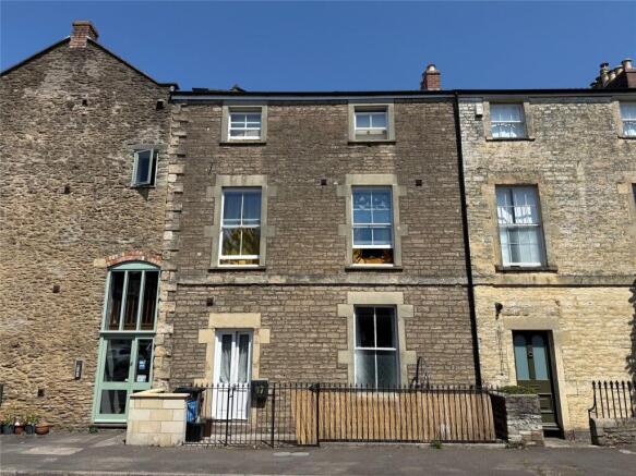 2 bed property, in Vallis Way, £150,000