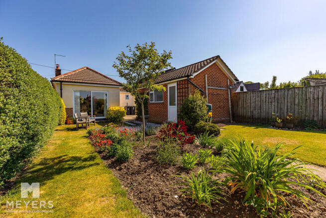2 bed property, in High Mead, £350,000