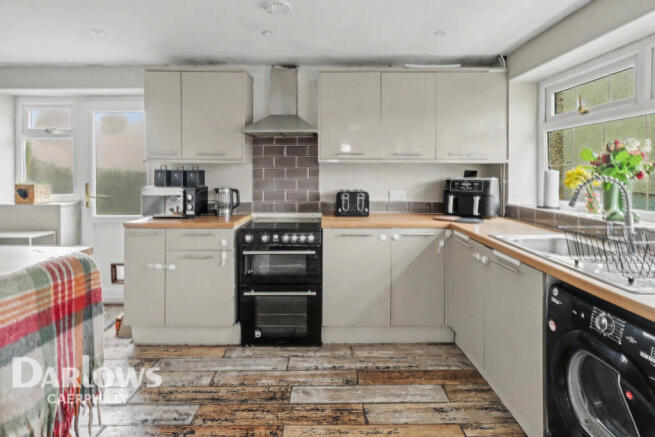 3 bed property, in Cefn-Y-Lon, £220,000