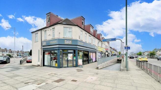1 bed property, in 992B Eastern Avenue, £105,000