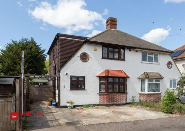 4 bed property, in Habgood Road, £675,000