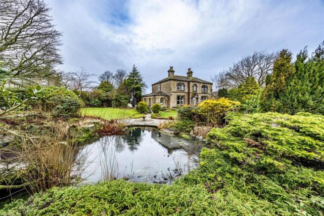 4 bed property, in Dunford Road, £825,000