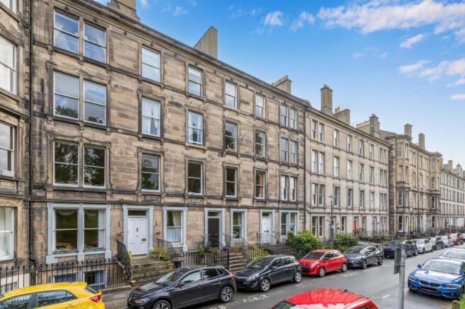 4 bed property, in 4/3F1 Glengyle Terrace, £590,000