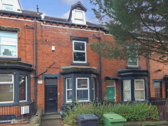 4 bed property, in Ridgeway Terrace, £325,000