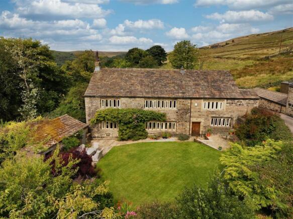 5 bed property, in Upper Saltonstall, £895,000