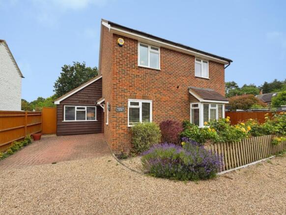 4 bed property, in Hatchet Lane, £775,000