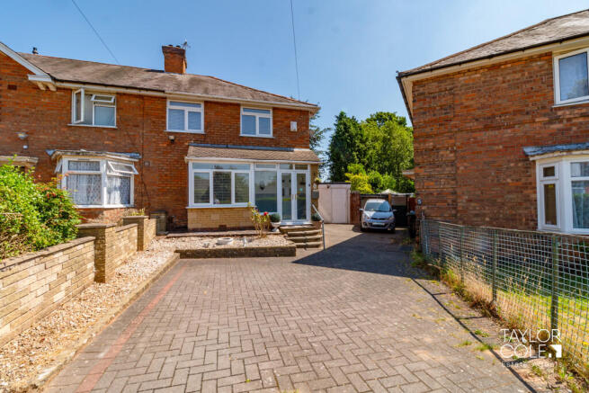 3 bed property, in Acton Grove, £210,000