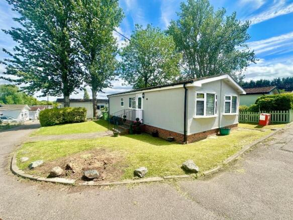 2 bed property, in North End, £185,000
