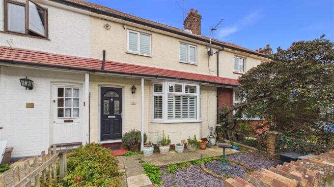 3 bed property, in Cromwell Avenue, £425,000