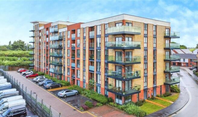 2 bed property, in Oscar Wilde Road, £230,000