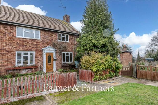 3 bed property, in Village Way, £260,000