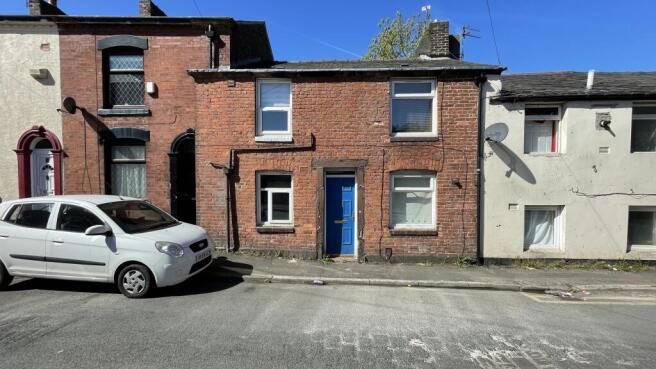 1 bed property, in 2 Hollinhall Street, £32,000
