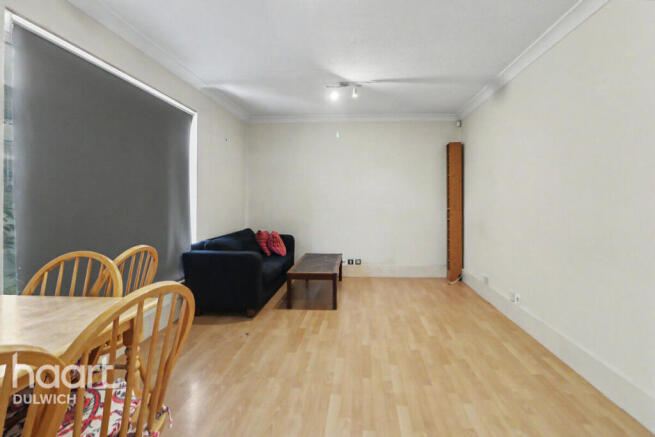 1 bed property, in Ferris Road, £325,000