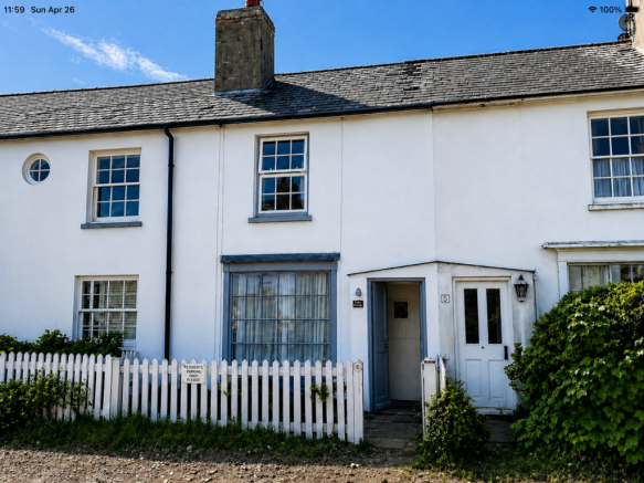 2 bed property, in North Road, £550,000