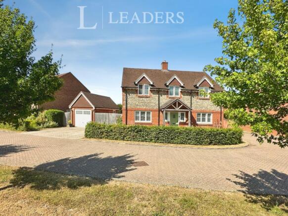 4 bed property, in Brookwood Crescent, £650,000
