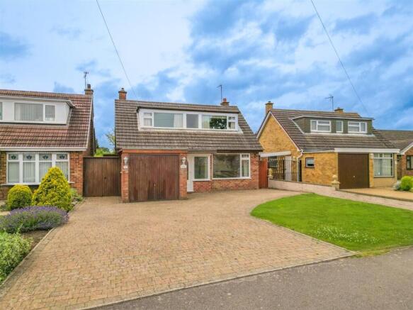 3 bed property, in Windermere Avenue, £300,000