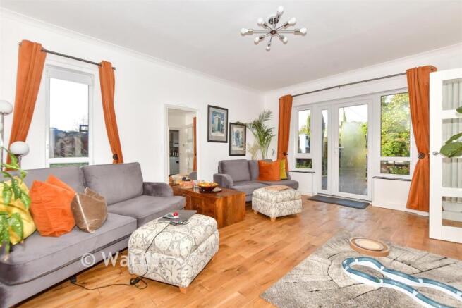 3 bed property, in Dover Road, £490,000