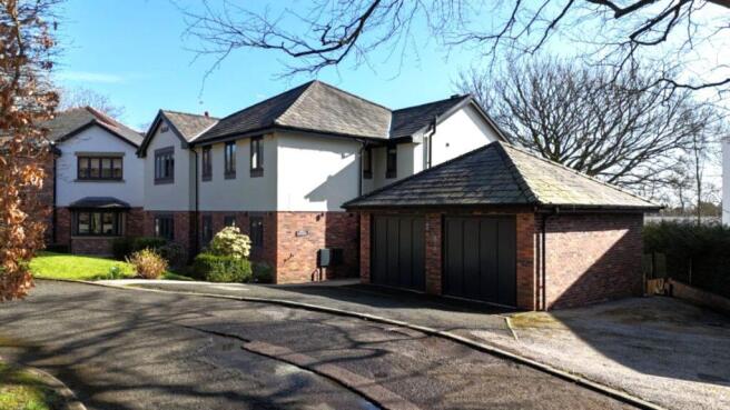 5 bed property, in Castledene, £995,000