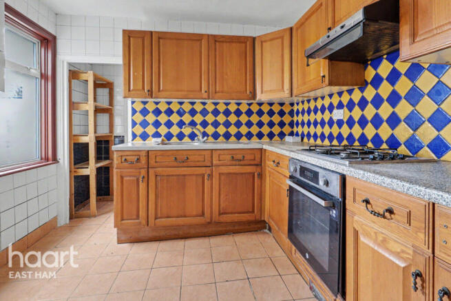 3 bed property, in Keppel Road, £500,000