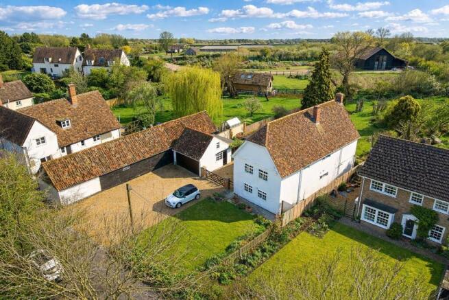 4 bed property, in Pound Green, £900,000