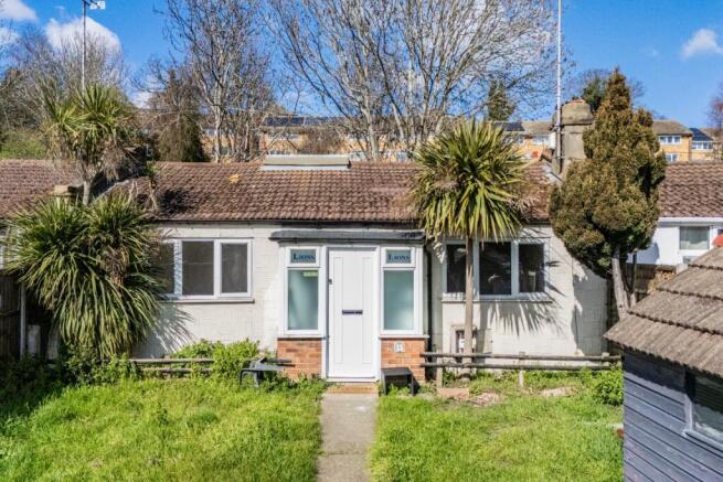 3 bed property, in Hillside, £350,000