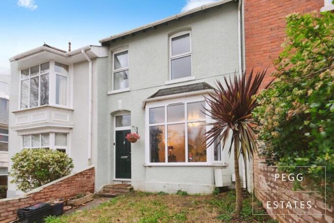 4 bed property, in Crownhill Park, £295,000