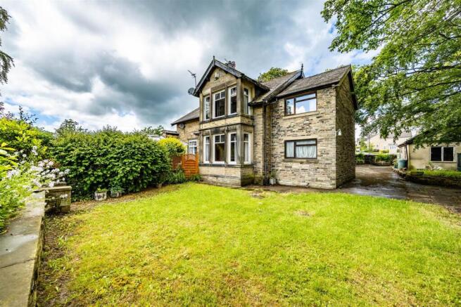 4 bed property, in Green Lane, £350,000