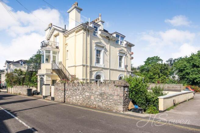 1 bed property, in Torwood Gardens Road, £120,000