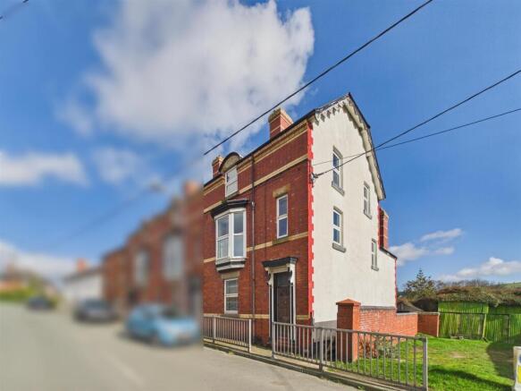 5 bed property, in Greenfields, £160,000