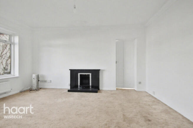 2 bed property, in Spencer Close, £195,000